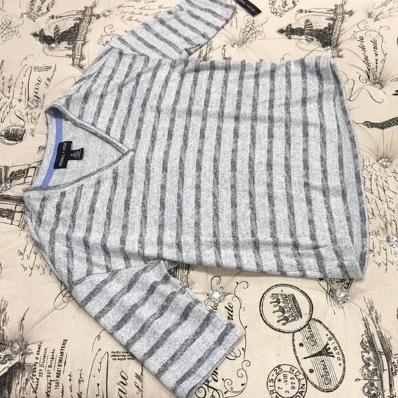 Kendall + Kylie Long Sleeve Stripes Top - Picture 4 of 5